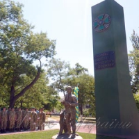Обеліск перетворився... на прикордонний стовп