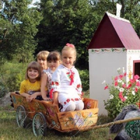 Співали і смакували чорницями