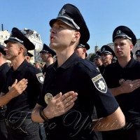 Перші кроки на шляху від карального органу правопорядку до дружнього «з надання поліцейських послуг»