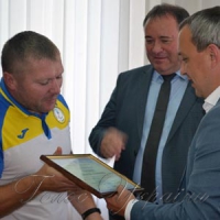 До медалей додали грошові сертифікати