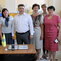 Поштовики й митці єднають народи