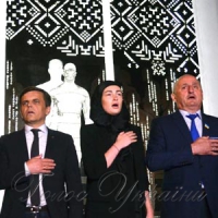 І постав площинний триптих