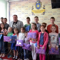Ранці до школи зібрали у міськрадах