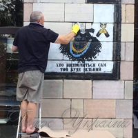Знищені «Ікони Революції» відновлять, а винних покарають