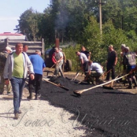 Зневірившись в обіцянках,  селяни самі прокладають дорогу