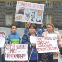 «Материнський інстинкт» вимагав безплатних ліків