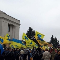 Штрафи вивели водіїв «авто з бляшанками» під стіни парламенту