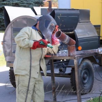 Розбити куряче яйце екскаватором? Без проблем