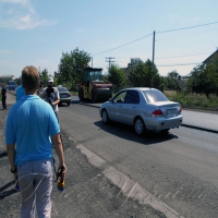 На сніг асфальт  не покладеш