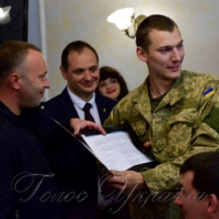 Івано-франківські бійці отримали до свята квартири
