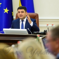 Прем’єр вимагає звільнення чиновників, які тиснуть на підприємців