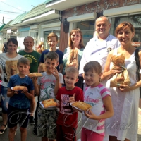 Разом виходили з оточення.  Разом працюють