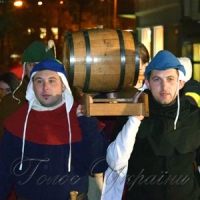 Молоде вино: відкрили фестиваль і першу діжку!