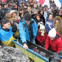 Не всі знали слова, але прикладена до серця рука свідчила про щирість почуттів