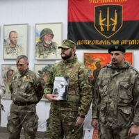 Зустрітися поглядом із солдатом