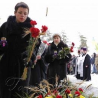 Схилили голови і запалили лампадки