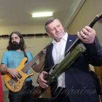 Зброя перетворилася  на музичні інструменти
