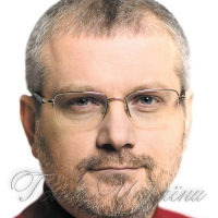 Виховує бабуся