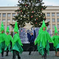 Раз, два, три — ялинонька гори!