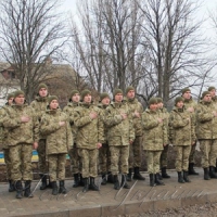 До села приїхали наречені у зелених беретах