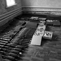 Зберігали вдома справжні арсенали