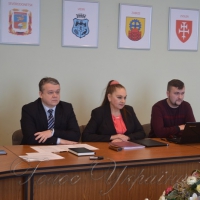 Владі презентували  результати опитування рівнян