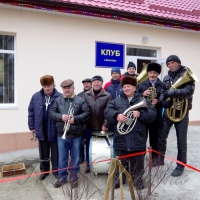 ...на відкриття клубу прийшов найстаріший житель села
