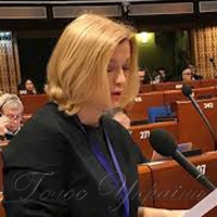 У ПАРЄ блукає привид