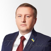 Парламентарій, який повністю виправдовує  мажоритарну виборчу систему