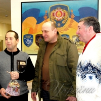 Привітали книжками і пасочками