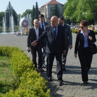 Із сусідами сваритися не варто