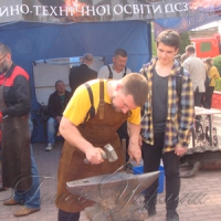 Допомогти молоді й безробітним зорієнтуватися