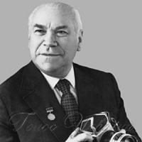 Про Якова Давидзона, який партизанкам гедзики пускав