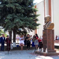 «Ходімо до Тараса, там Інтернет, фонтан...»