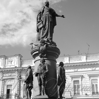 Монументальна пропаганда: на п’єдесталі кат Петро I і «страстолюбиця» Катерина II