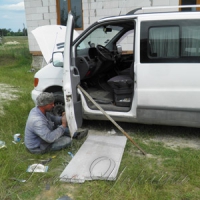 Відновлюють авто для волонтерів