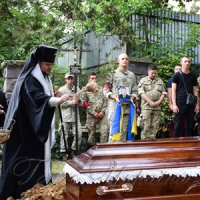 Їх ховали з усіма почестями...