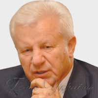 Політичні ігри з конституційними повноваженнями владних суб’єктів