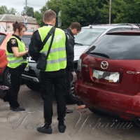 На парковці застрелили підприємця