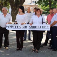 Хто захистить адвокатів?