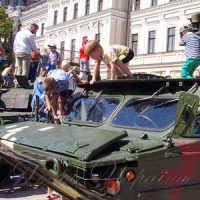 Після презентації  відправлять  на Донбас