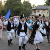 Гостей-іноземців учили танцювати гопака...