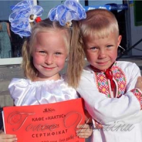 Для іменинниць співав хор близнюків