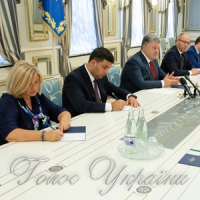 Закріпити в Конституції європейський  та євроатлантичний вибір