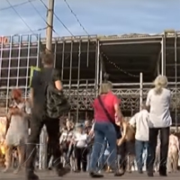 Перекрили проїжджу частину Покровської площі в Сумах...
