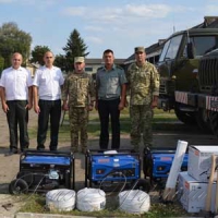 Генератори та бензопили передали бійцям