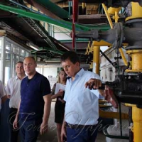 На комунальне підприємство пішли з камінням та зброєю