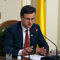 Озброїти армію та розвинути власну промисловість —  завдання, які треба вирішувати одночасно