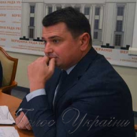 Хто кому заважає побороти корупцію і хто замовив рекламу Ситника у метро?