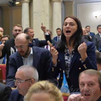 Ухвалення в першому читанні мовного законопроекту увінчалося гаслом «Слава Україні!»